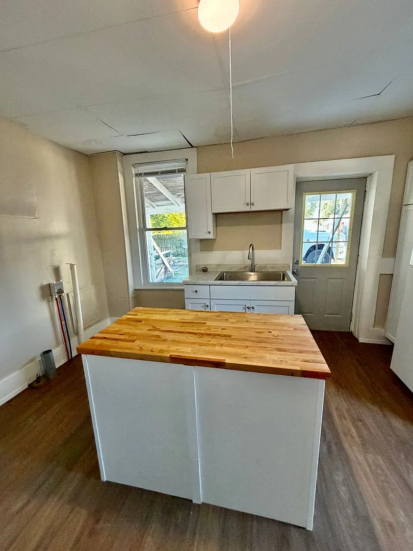 Maple Apartments — Photo 4