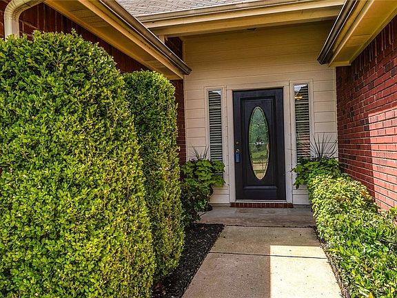 3rd image of 103 Briergate Ln
