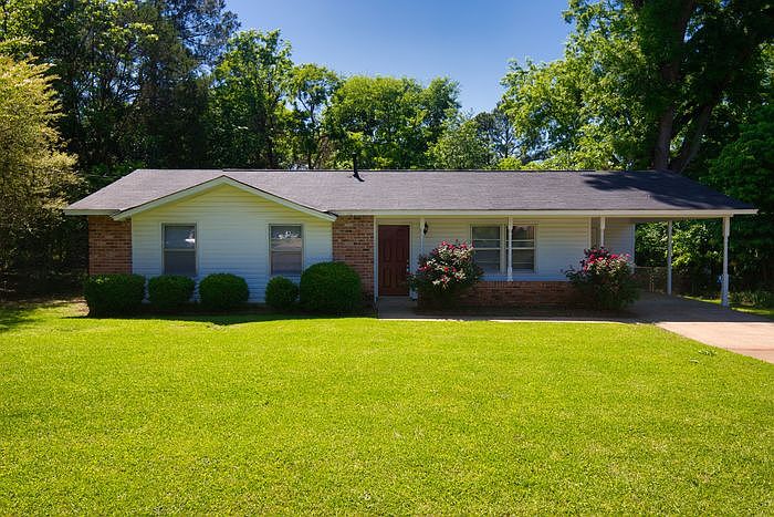 1st image of 301 Blackwood Dr