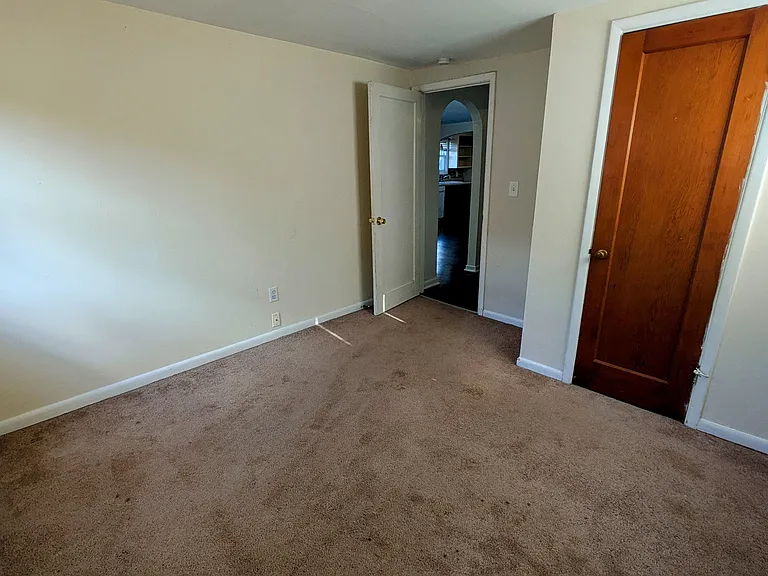 1014 S Garry Rd — Photo 3