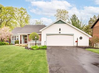 390 Red Apple Ln, Rochester, NY 14612