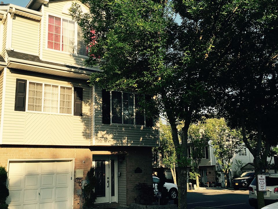 1st image of 10 Red Cedar Ln