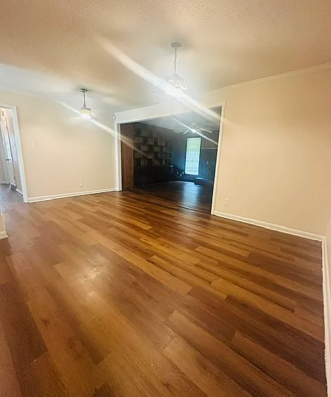 3717 Freemile Ave — Photo 2