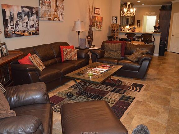4th image of 3827 Blackhawk Ln