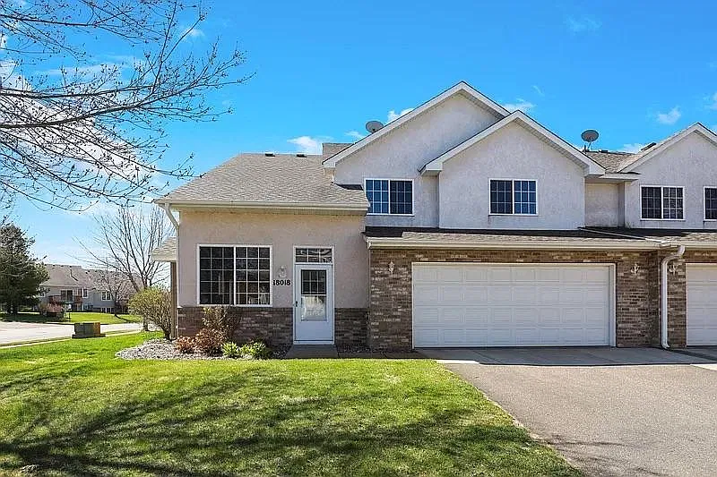 3 bed, 1.5 bath, 1510 sqft, $2,300 — Photo 1