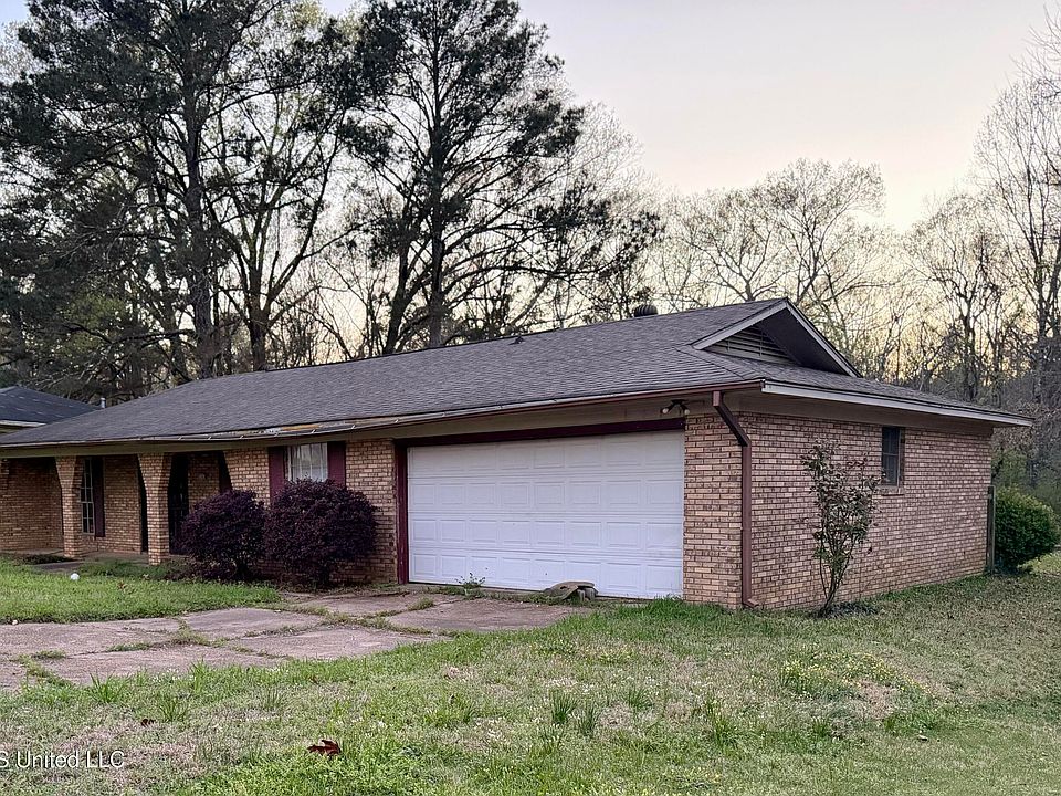 2nd image of 3343 Fleetwood Dr