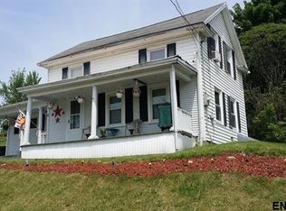 11 Smith St, Hoosick Falls, NY 12090