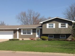 760 17th St, Windom, MN 56101