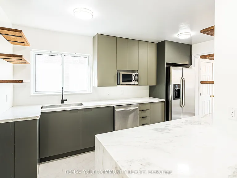 57 Apted Ave #UPPER — Photo 8