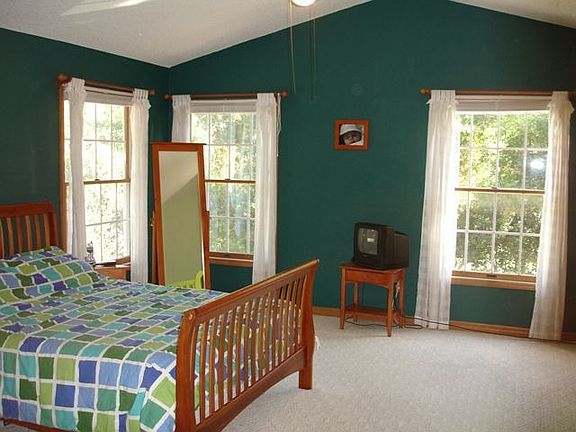 Master Bedroom 18 X 16