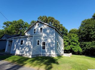 7 Academy Pl, Chatham, NY 12037