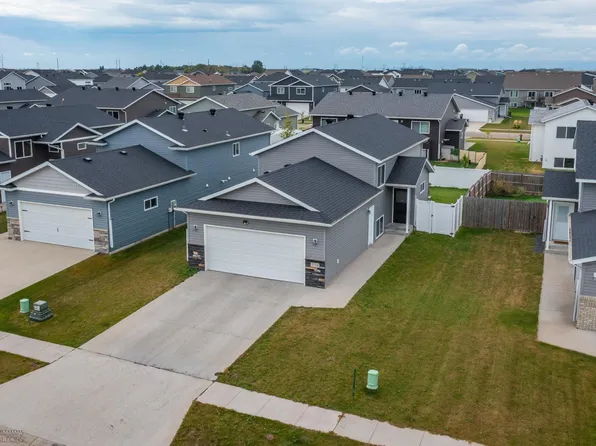 2728 Westwood St W, West Fargo, ND 58078