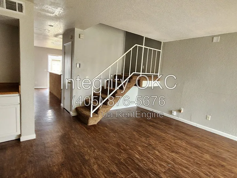 1315 Eastgate Dr — Photo 7