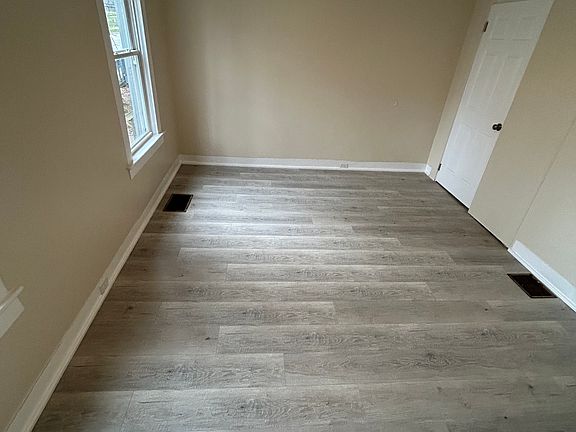 5th image of 2038 Magee St