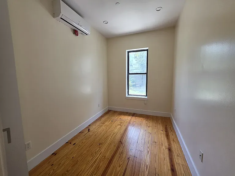 570 Evergreen Ave #1B — Photo 7