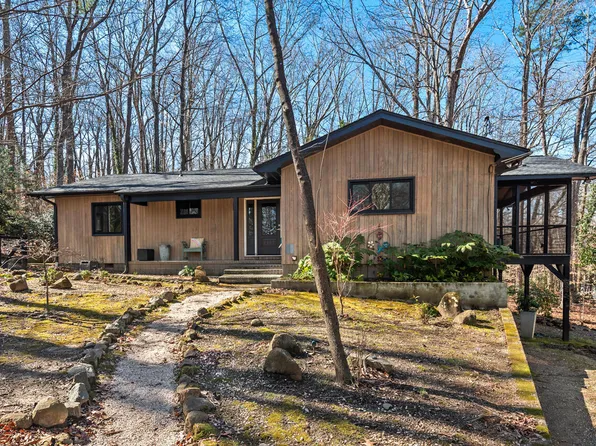 2107 Markham Dr, Chapel Hill, NC 27514