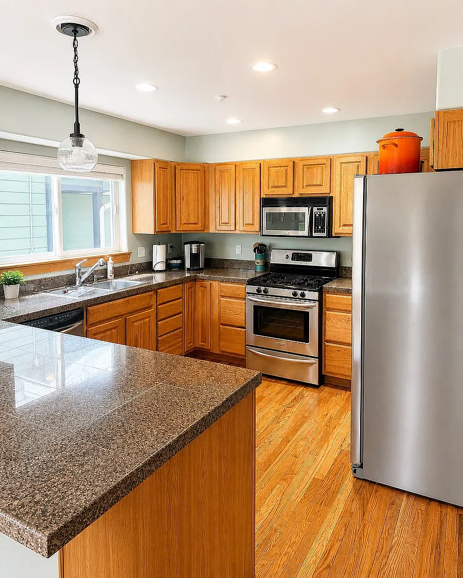 3 bed, 2.5 bath, 1980 sqft, $3,400 — Photo 1
