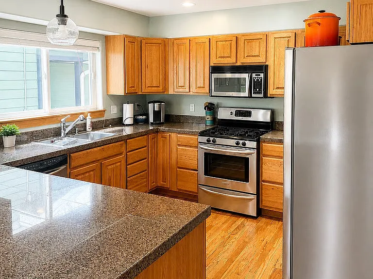 9 Sandstone Dr — Photo 1