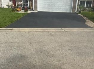 175 Highbury Dr, Elgin, IL 60120