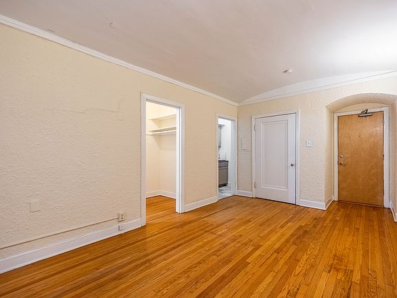 5th image of 556 W Arlington Pl #114
