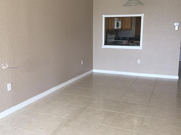 5th image of 9480 Tangerine Pl APT 203