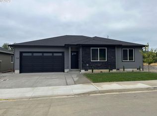 124 Elkton St, Sutherlin, OR 97479