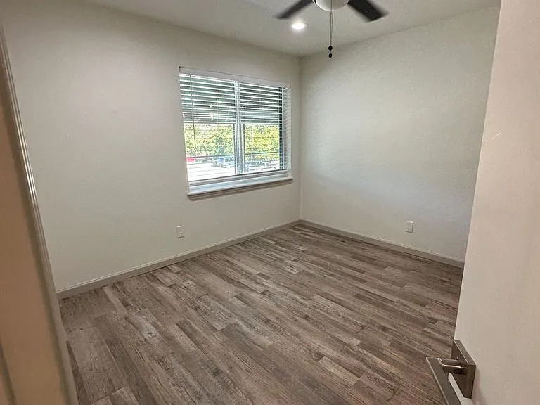 5006 Gaston Ave — Photo 8