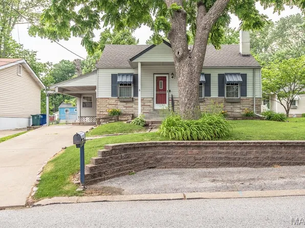 47 Young Dr, Saint Louis, MO 63135