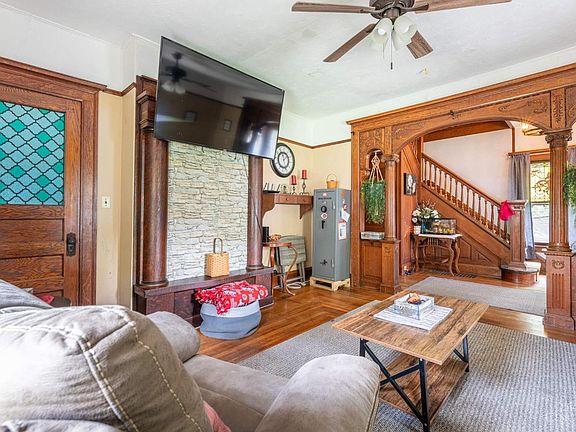 5th image of 528 Hill St