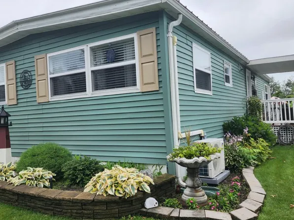 703 Fresh Pond Ave Unit 203, Calverton, NY 11933