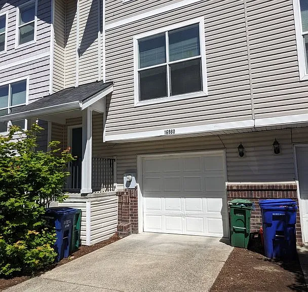 Halsey East Townhomes — Photo 45