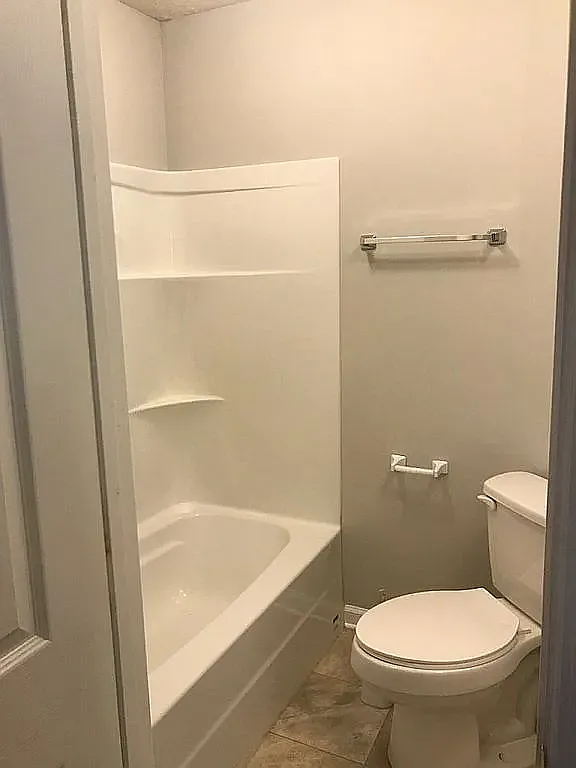 1 bed, 1.5 bath, 700 sqft, $900 — Photo 3