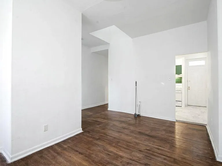 1806 W Diamond St — Photo 3