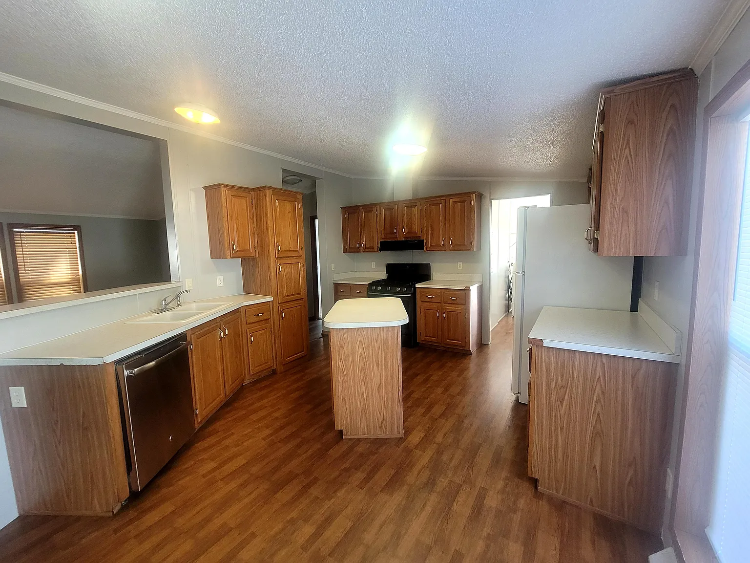 3 bed, 1650 sqft, $1,650 — Photo 2