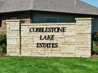 1003 Hampton Dr, Centralia, MO 65240
