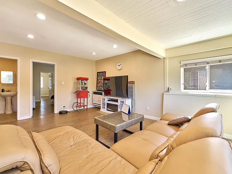 2837 W Avenue 33 — Photo 7