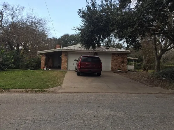 107 E Catherine St, Beeville, TX 78102