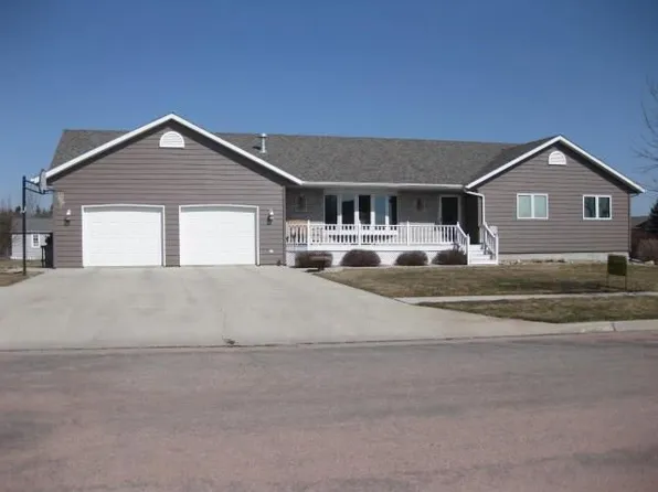 1004 E 11th St, Dell Rapids, SD 57022
