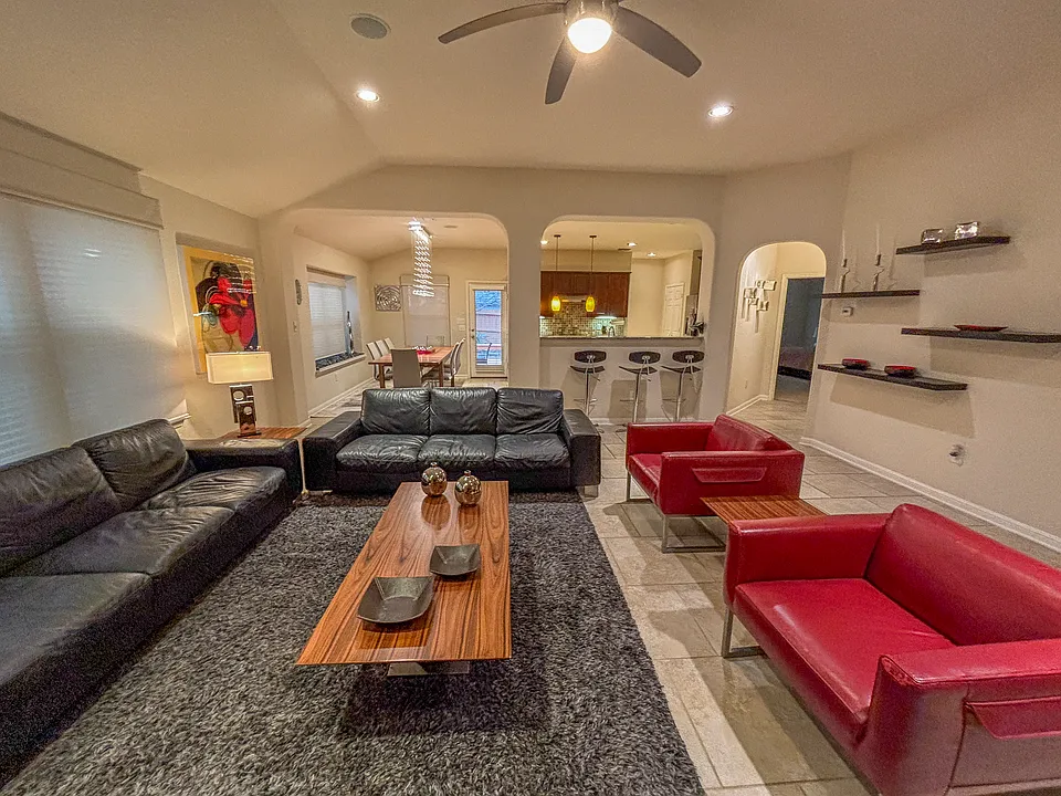 25010 Buttermilk Ln