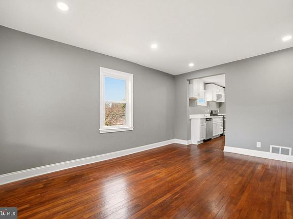 4th image of 4434 Manorview Rd
