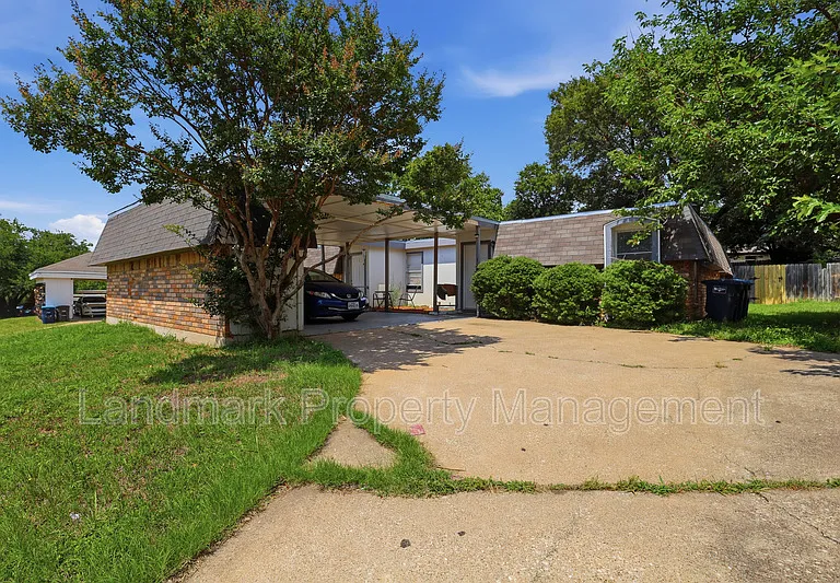 6811 Trail Lake Dr — Photo 4