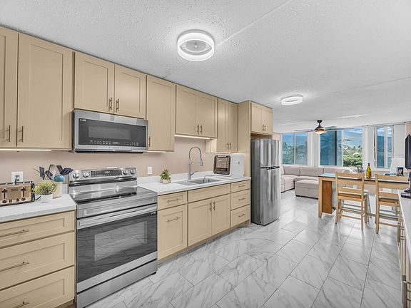 3rd image of 111 Kahului Beach Rd APT D402