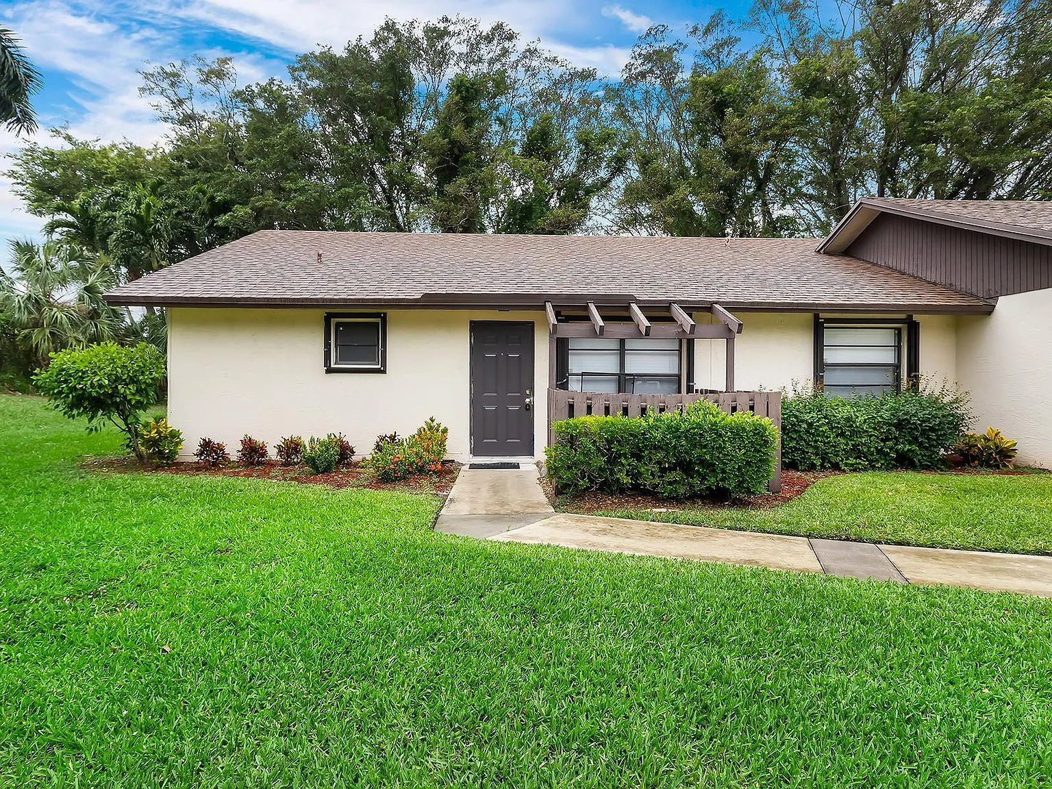 3 bed, 2.0 bath, 1187 sqft, $2,700 — Photo 3