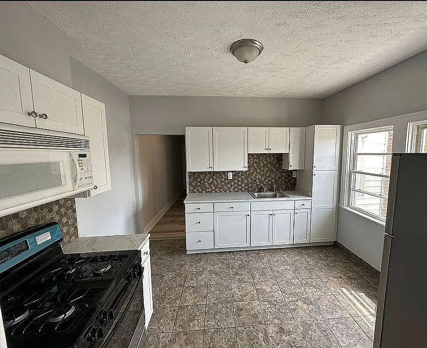 2 bed, 1200 sqft, $1,100 — Photo 3