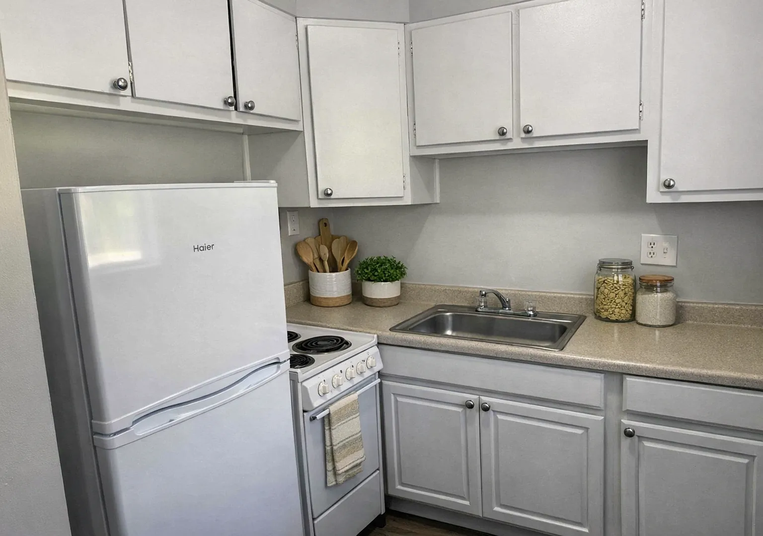 Welcome to your new home at 6533 S Beulah Rd.! — Photo 4