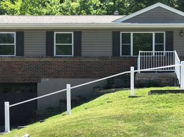 4863 Hialeah Dr, Pittsburgh, PA 15239