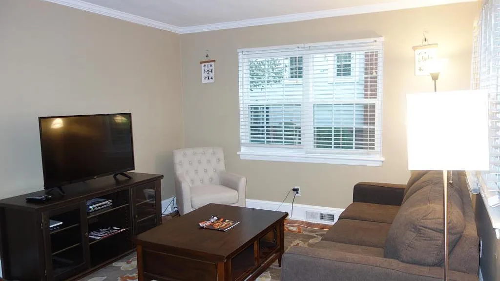 2 bed, 900 sqft, $1,450 — Photo 1