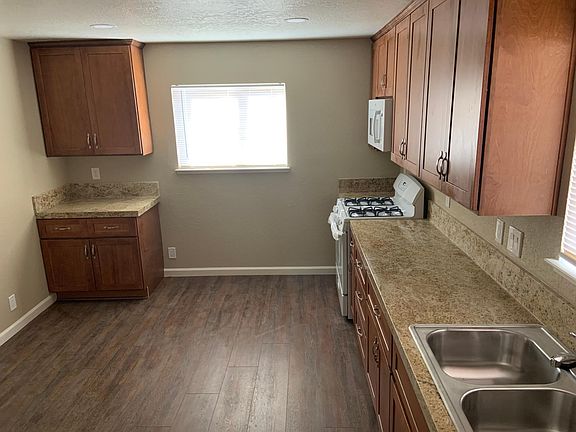 2nd image of 435 Acacia Ave