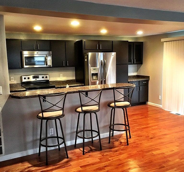 2nd image of 3994 Royal Liverpool Dr #G