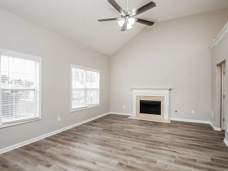 5727 Newnan Cir — Photo 6